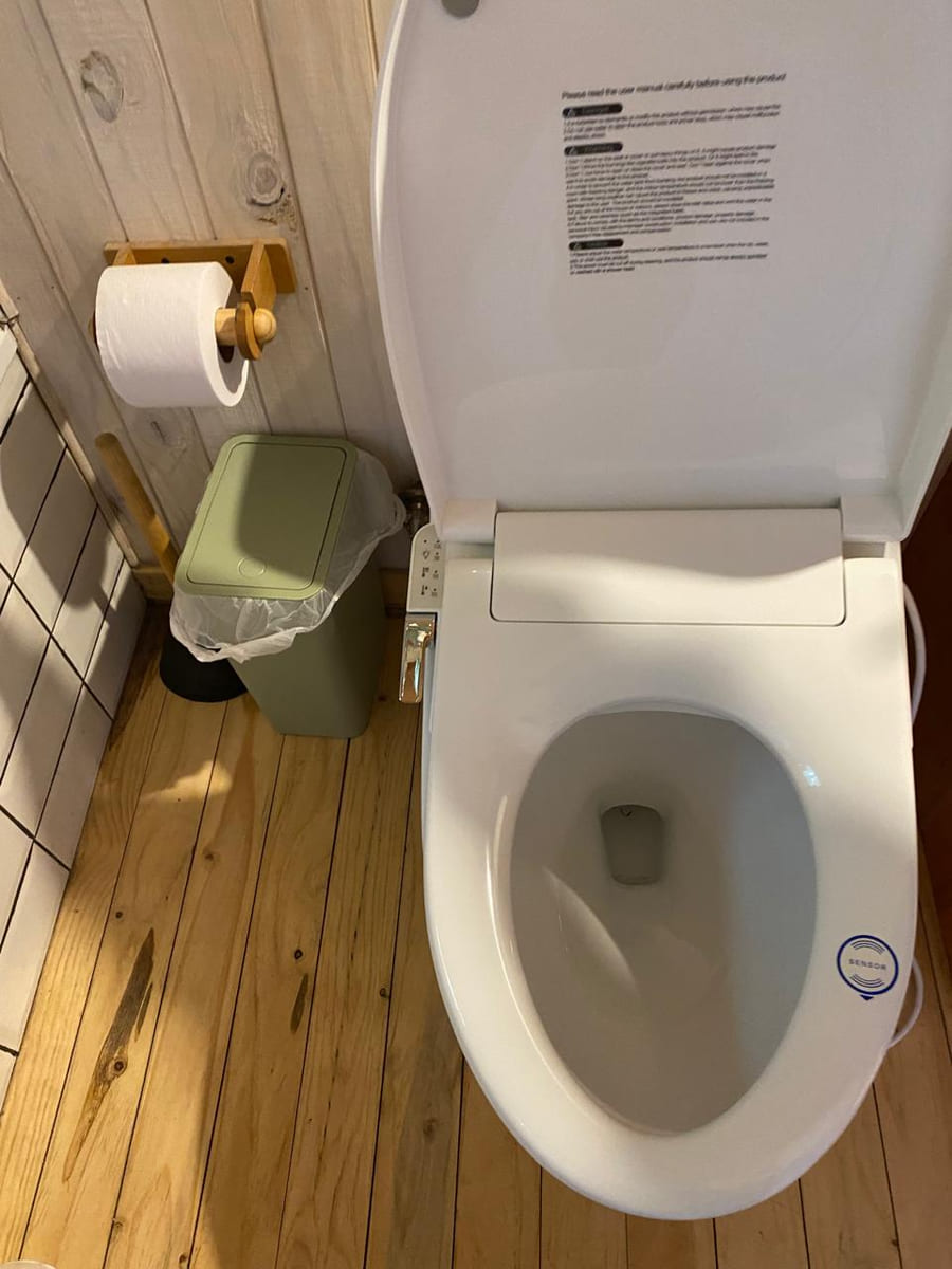 Baño de Fabiola con la tapa New Bidé instalada