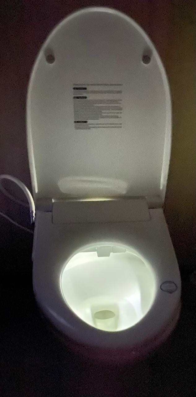 Baño de María Soledad con la tapa New Bidé instalada